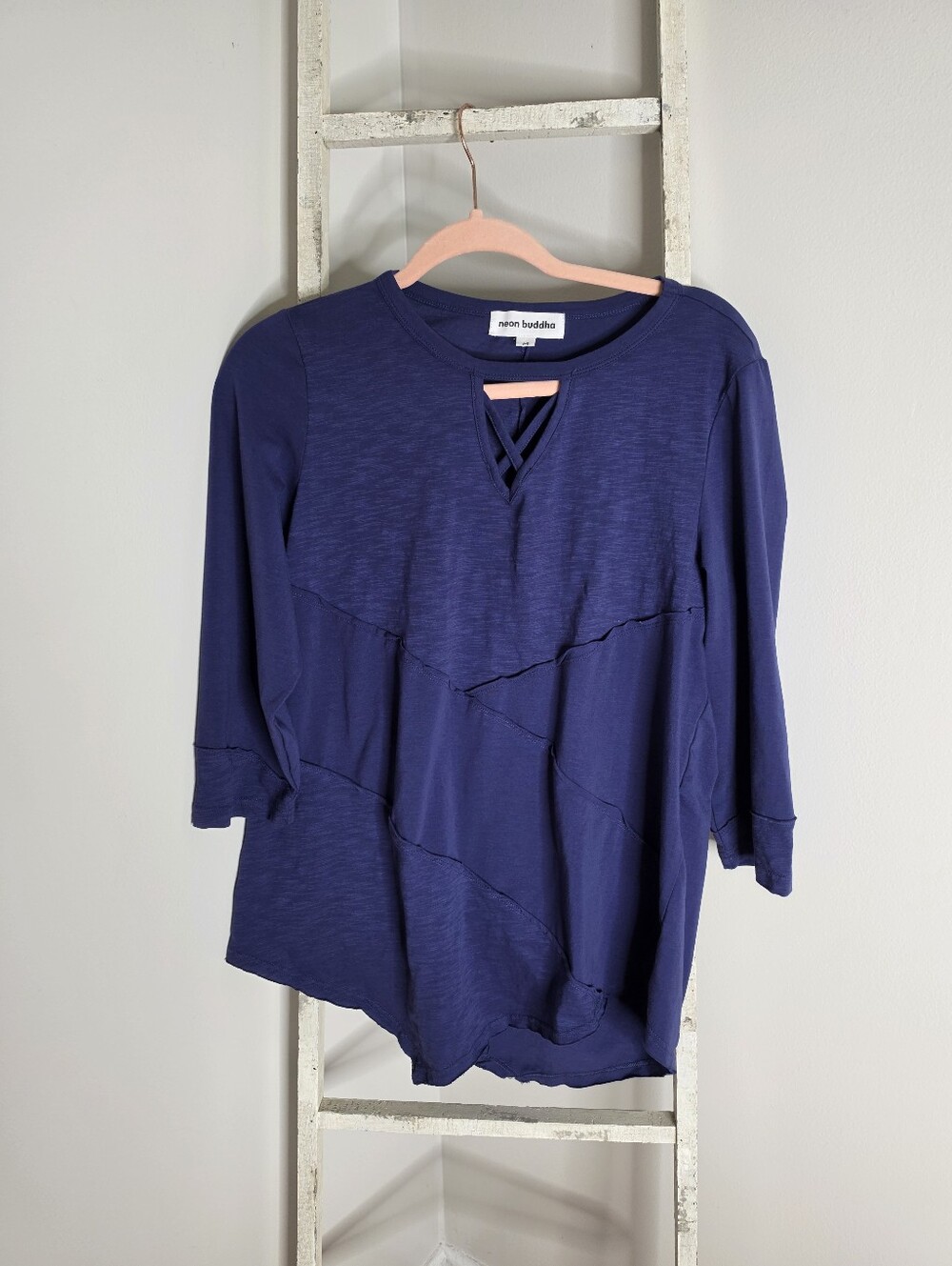 Neon Buddha Women's Medium Blue V neck 3/4 Sleeve Top